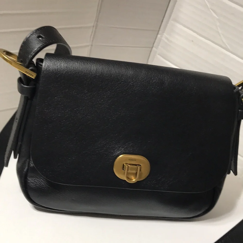 Fossil leather crossbody bag with adjustable strap and aged bronze hardwa. NWOT - Picture 4 of 10